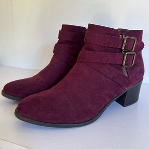 Justfab ankle boots US 8, burgundy short suede boots, buckle on the side